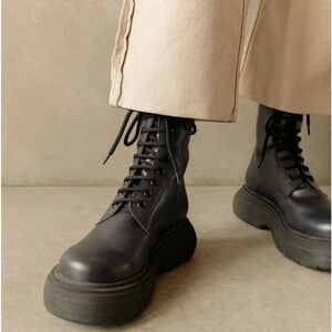 Alohas combat style boot size 37 (6.5 women’s)